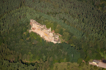 Vue aérienne de Château de Fleckenstein à Lembach dans le département Bas Rhin, France