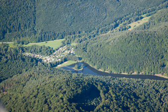 Vue aérienne de Camping de l'Etang à Lembach dans le département Bas Rhin, France