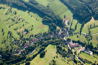 Vue aérienne de Petit Wingen à Wingen dans le département Bas Rhin, France