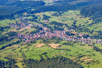 Wingen dans le département Bas Rhin, France du point de vue du drone