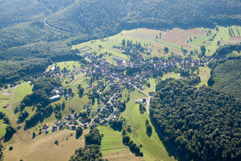 Vue aérienne de Petit Wingen à Wingen dans le département Bas Rhin, France