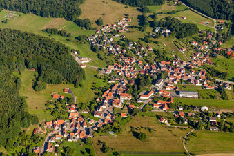 Vue aérienne de Champs agricoles et terres agricoles à Climbach dans le département Bas Rhin, France