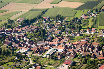 Oberhoffen-lès-Wissembourg dans le département Bas Rhin, France d'un drone
