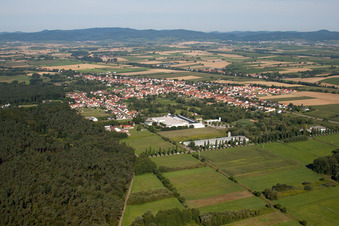 Vue aérienne de Du sud-est à le quartier Schaidt in Wörth am Rhein dans le département Rhénanie-Palatinat, Allemagne