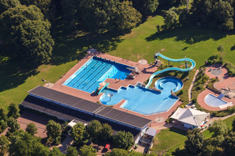 Vue oblique de Piscine forestière Kandel à Kandel dans le département Rhénanie-Palatinat, Allemagne