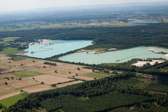 Vue aérienne de Gravière, lacs de carrière à Malsch dans le département Bade-Wurtemberg, Allemagne