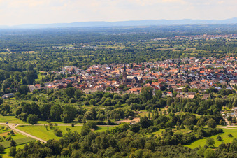 Vue aérienne de Église Marie-Reine à Muggensturm dans le département Bade-Wurtemberg, Allemagne