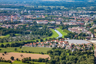 Vue aérienne de Beinle de l'est à le quartier Niederbühl in Rastatt dans le département Bade-Wurtemberg, Allemagne
