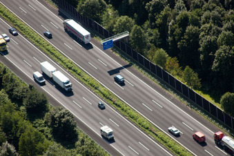 Vue aérienne de A5 à Rastatt à le quartier Niederbühl in Rastatt dans le département Bade-Wurtemberg, Allemagne