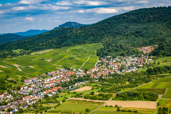 Vue aérienne de Vormberg vu du sud à Sinzheim dans le département Bade-Wurtemberg, Allemagne