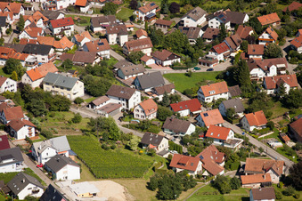 Vue aérienne de Varnhalt, Gartenstr à le quartier Gallenbach in Baden-Baden dans le département Bade-Wurtemberg, Allemagne