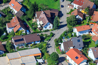 Vue aérienne de Weinsteige x Dans le coin du livre à le quartier Gallenbach in Baden-Baden dans le département Bade-Wurtemberg, Allemagne
