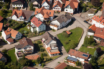 Vue aérienne de Gartenstrasse x Mattenweg à le quartier Gallenbach in Baden-Baden dans le département Bade-Wurtemberg, Allemagne