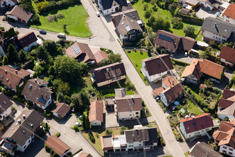Vue oblique de Gartenstrasse x Mattenweg à le quartier Gallenbach in Baden-Baden dans le département Bade-Wurtemberg, Allemagne