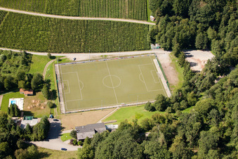 Vue aérienne de Varnhalt, terrains de sport à le quartier Gallenbach in Baden-Baden dans le département Bade-Wurtemberg, Allemagne