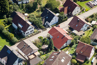 Varnhalt, Gartenstr à le quartier Gallenbach in Baden-Baden dans le département Bade-Wurtemberg, Allemagne vue du ciel