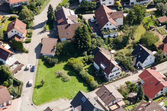 Enregistrement par drone de Varnhalt, Gartenstr à le quartier Gallenbach in Baden-Baden dans le département Bade-Wurtemberg, Allemagne