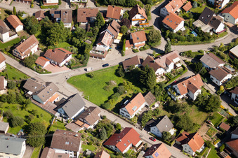 Varnhalt, Gartenstr à le quartier Gallenbach in Baden-Baden dans le département Bade-Wurtemberg, Allemagne d'un drone