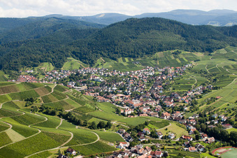 Photographie aérienne de Du nord à le quartier Neuweier in Baden-Baden dans le département Bade-Wurtemberg, Allemagne