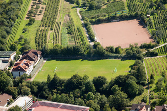 Vue oblique de École de sport de Bade-Sud, FC Neuweier à le quartier Steinbach in Baden-Baden dans le département Bade-Wurtemberg, Allemagne