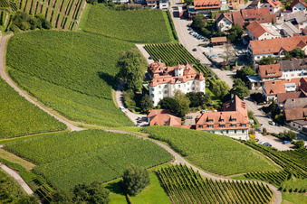 Vue aérienne de Château Neuweier à le quartier Neuweier in Baden-Baden dans le département Bade-Wurtemberg, Allemagne