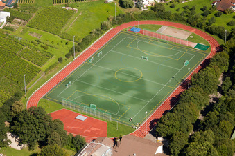 Vue d'oiseau de École de sport de Bade-Sud, FC Neuweier à le quartier Steinbach in Baden-Baden dans le département Bade-Wurtemberg, Allemagne