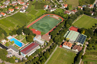 École de sport de Bade-Sud, FC Neuweier à le quartier Steinbach in Baden-Baden dans le département Bade-Wurtemberg, Allemagne vue du ciel