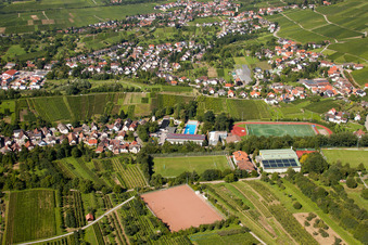 École de sport de Bade-Sud, FC Neuweier à le quartier Steinbach in Baden-Baden dans le département Bade-Wurtemberg, Allemagne d'un drone