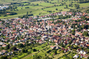 Vue aérienne de Du sud-est à le quartier Steinbach in Baden-Baden dans le département Bade-Wurtemberg, Allemagne