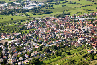 Vue aérienne de Du sud-est à le quartier Steinbach in Baden-Baden dans le département Bade-Wurtemberg, Allemagne