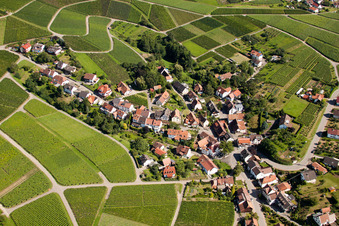 Vue aérienne de Vue des rues et des maisons dans les quartiers résidentiels à le quartier Eisental in Bühl dans le département Bade-Wurtemberg, Allemagne