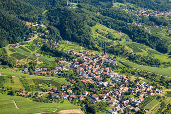 Vue aérienne de Kappelwindeckstr à le quartier Riegel in Bühl dans le département Bade-Wurtemberg, Allemagne