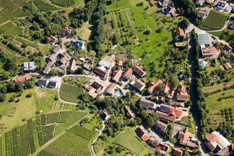Vue aérienne de Vue de la ville à le quartier Riegel in Bühl dans le département Bade-Wurtemberg, Allemagne