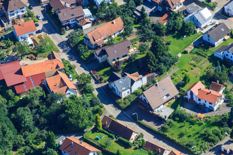 Vue aérienne de Kappelwindeckstr à le quartier Riegel in Bühl dans le département Bade-Wurtemberg, Allemagne