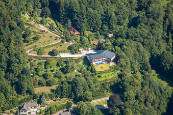 Vue aérienne de Fontaine de Mercure à le quartier Riegel in Bühl dans le département Bade-Wurtemberg, Allemagne
