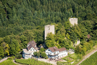 Vue aérienne de Château de Windeck à le quartier Riegel in Bühl dans le département Bade-Wurtemberg, Allemagne