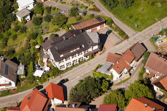 Vue aérienne de Hôtel Restaurant Rebstock à le quartier Riegel in Bühl dans le département Bade-Wurtemberg, Allemagne