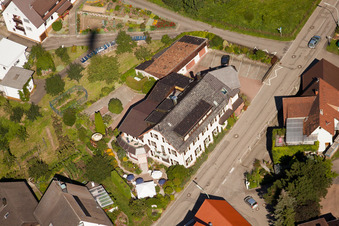 Vue oblique de Hôtel Restaurant Rebstock à le quartier Riegel in Bühl dans le département Bade-Wurtemberg, Allemagne