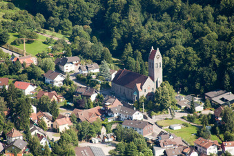 Vue aérienne de Château de Windeck à le quartier Neusatz in Bühl dans le département Bade-Wurtemberg, Allemagne