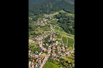 Vue aérienne de Kappelwindeck à le quartier Neusatz in Bühl dans le département Bade-Wurtemberg, Allemagne