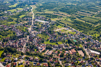 Vue aérienne de Bühl-Kappelwindeck à le quartier Aspich in Lauf dans le département Bade-Wurtemberg, Allemagne