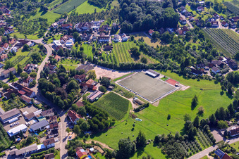 Vue aérienne de Terrains de sport du SV Obersasbach 1952 eV à le quartier Obersasbach in Sasbach dans le département Bade-Wurtemberg, Allemagne