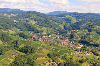 Photographie aérienne de Village viticole au milieu des vignes à le quartier Büchelbach in Sasbachwalden dans le département Bade-Wurtemberg, Allemagne