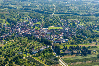 Vue aérienne de Vue sur le village à le quartier Ulm in Renchen dans le département Bade-Wurtemberg, Allemagne