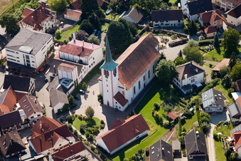 Vue aérienne de Brasserie Bauhöfer à le quartier Ulm in Renchen dans le département Bade-Wurtemberg, Allemagne