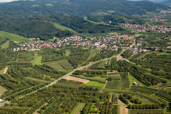 Vue aérienne de Renchtal depuis le nord-ouest à le quartier Haslach in Oberkirch dans le département Bade-Wurtemberg, Allemagne