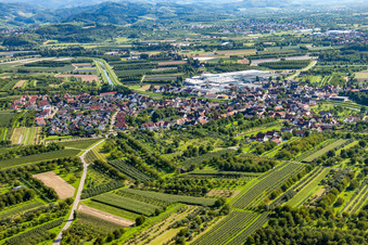 Vue aérienne de Vue sur le village à le quartier Stadelhofen in Oberkirch dans le département Bade-Wurtemberg, Allemagne