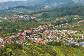 Vue aérienne de Vue des rues et des maisons dans les quartiers résidentiels à le quartier Ulm in Renchen dans le département Bade-Wurtemberg, Allemagne