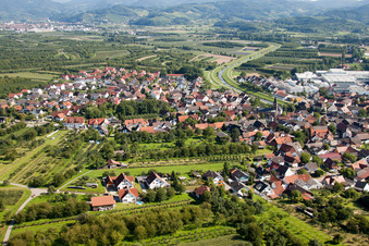 Vue aérienne de Du nord à le quartier Stadelhofen in Oberkirch dans le département Bade-Wurtemberg, Allemagne