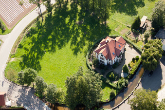Vue aérienne de Villa à Mühlbach. Theodor Walz Art et moulin à clients à le quartier Erlach in Renchen dans le département Bade-Wurtemberg, Allemagne
